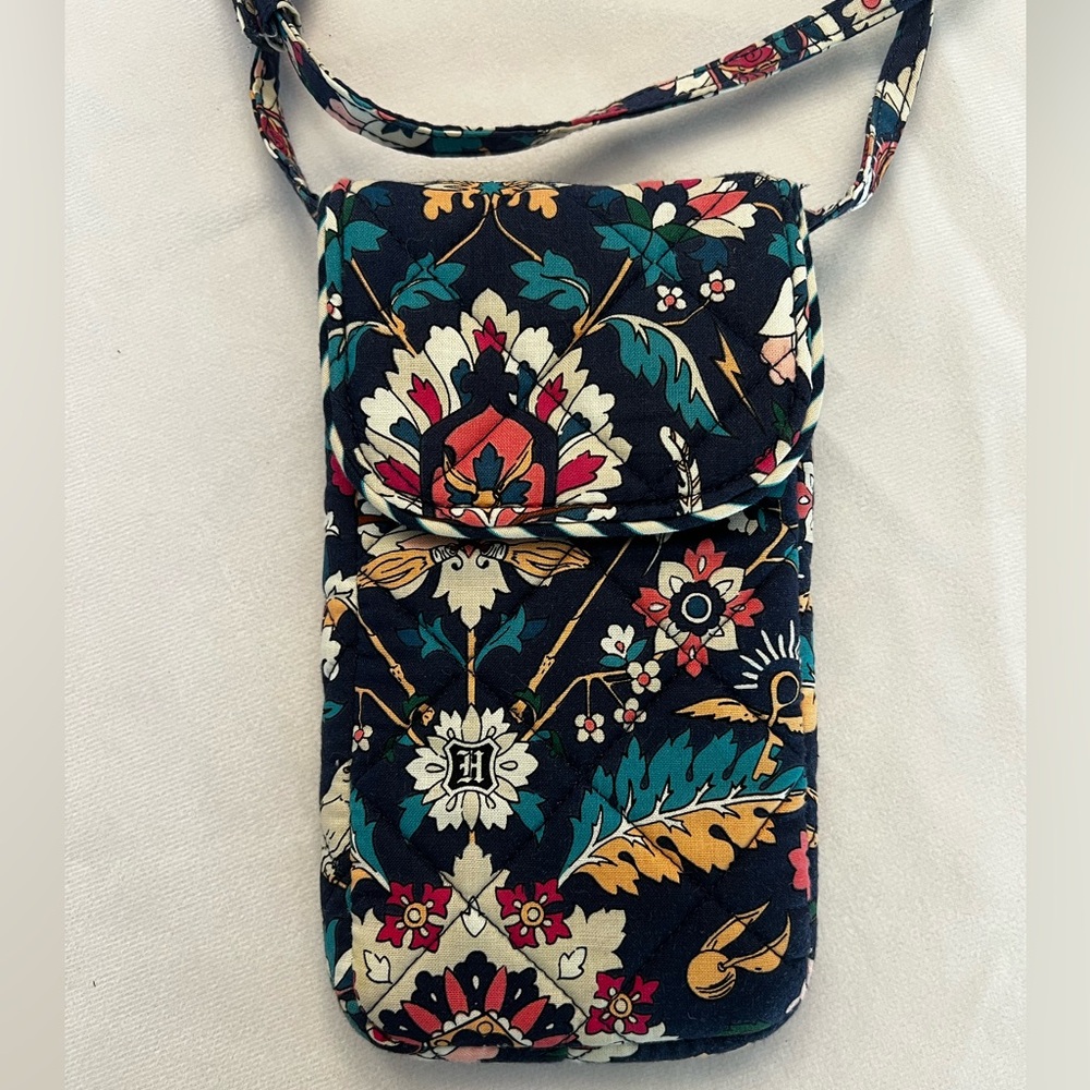 NWT Vera Bradley Harry Potter Home to hogwarts Carson Cellphone Crossbody